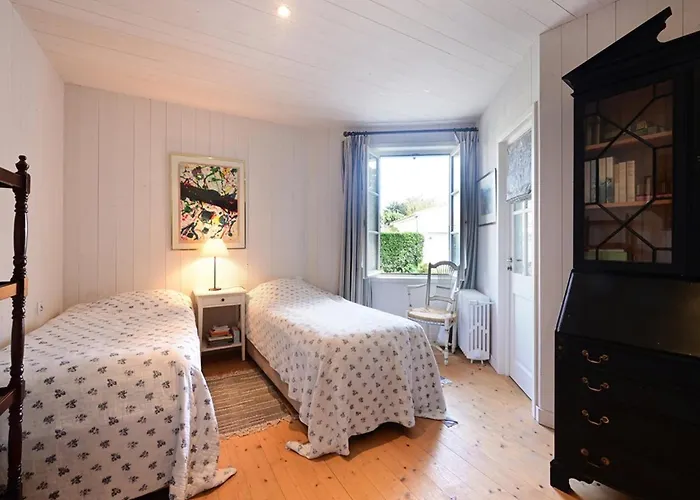 Сasa de vacaciones Maison De Charme Aux Portes-en-ré Avec Jardin, Proche Plages Et Commerces - Fr-1-434-110 *